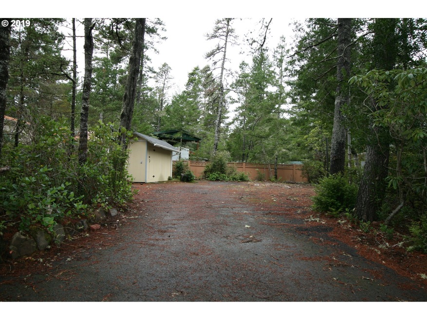 260 Outer Dr, Florence, OR 97439 - photo 1