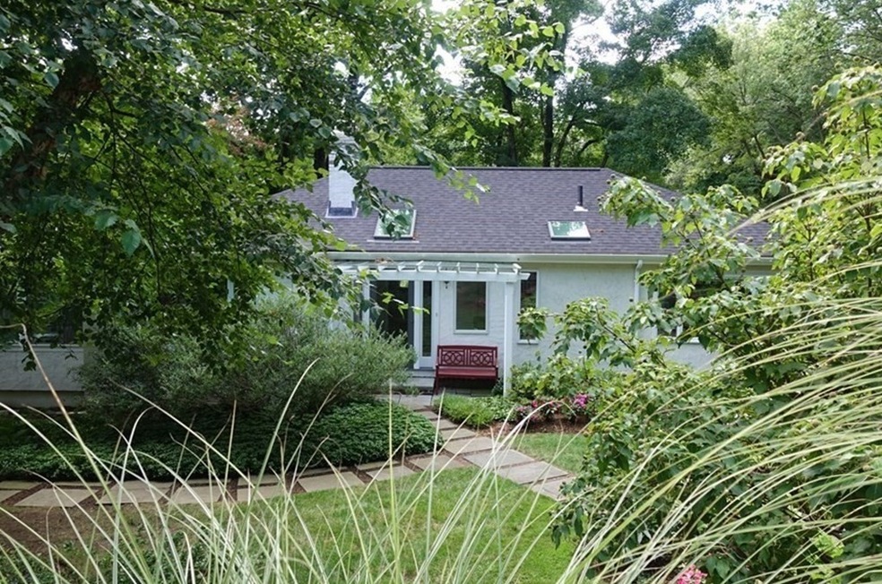 319 S Great Rd, Lincoln, MA 01773 - photo 1