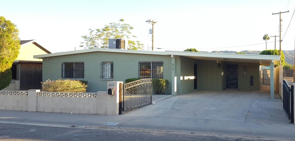 809 e carson