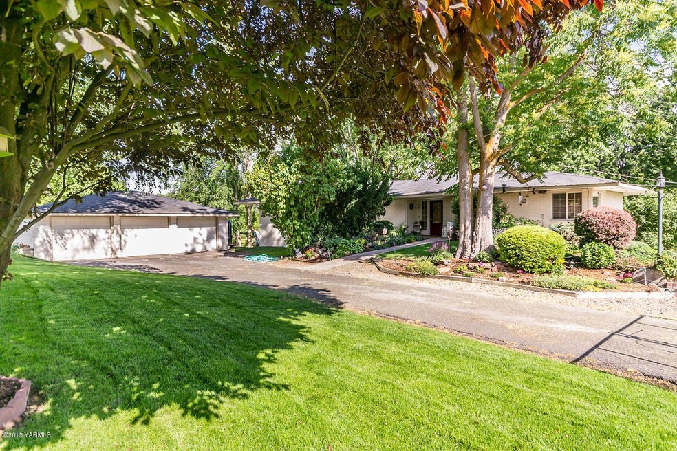 Three Car Garage
