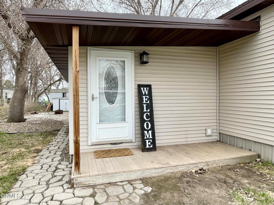 406 W Prairie Ln, Mandan, ND 58554 - photo 1