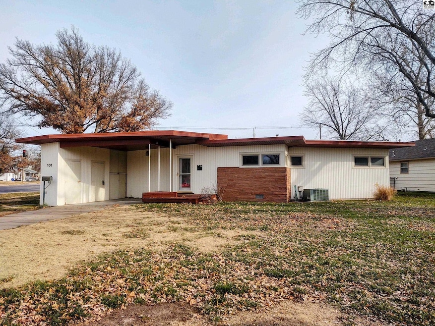 101 Arcadian Ct, McPherson, KS 67460 - photo 1