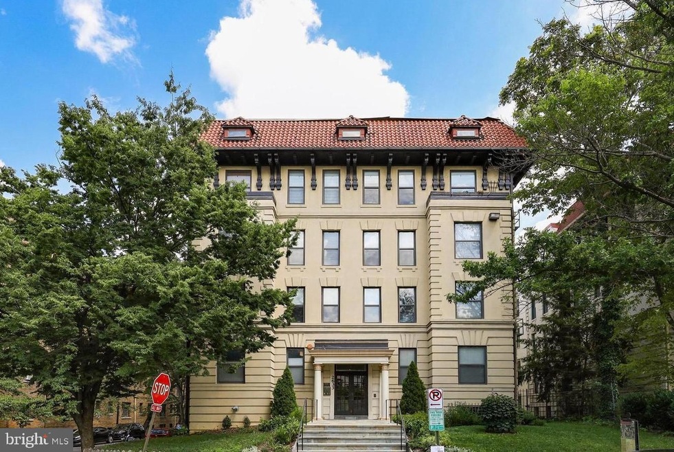2633 Adams Mill Rd NW unit 105, Washington, DC 20009 - photo 1