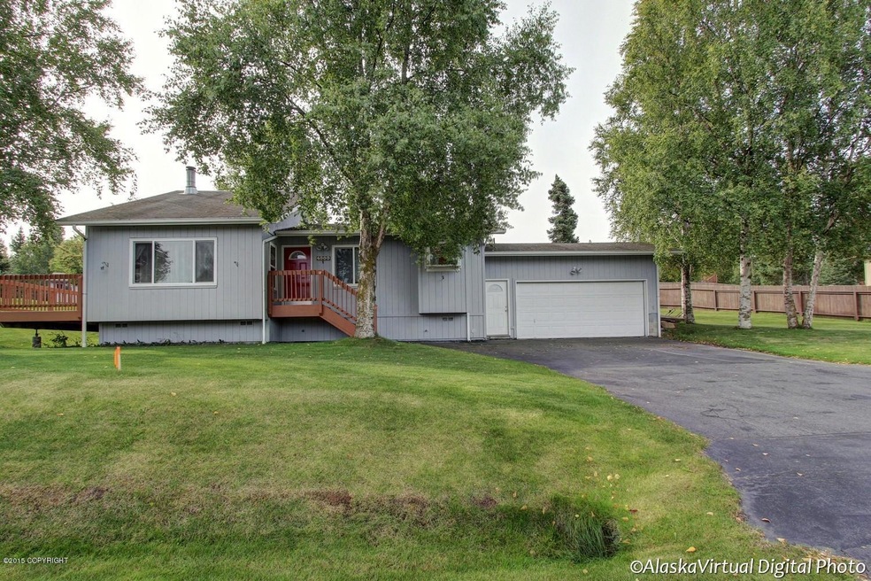 Lower Hillside Ranch on Large Lot