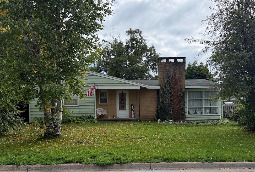 651 Dillon St, Sault Sainte Marie, MI 49783 - photo 1