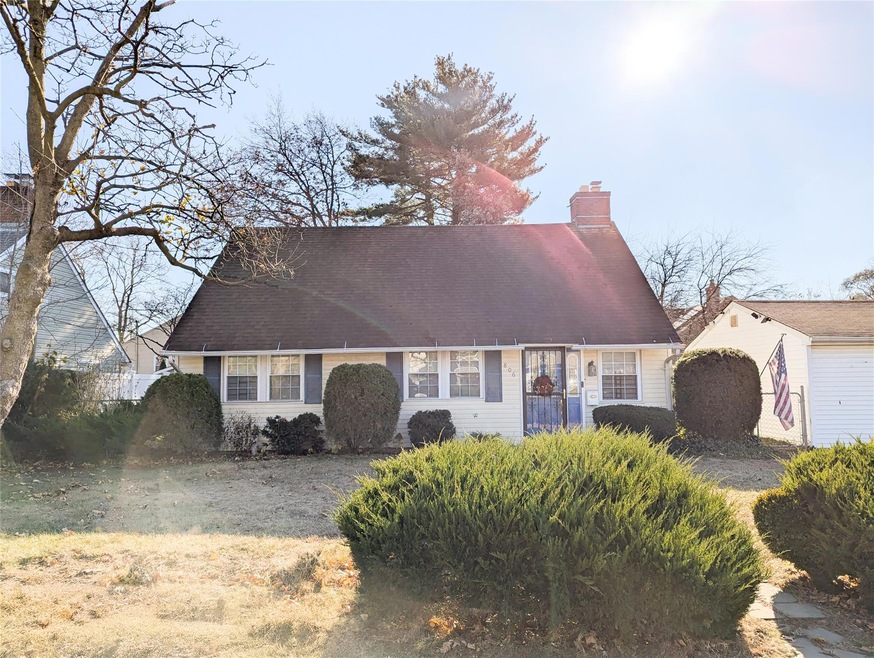 Pending $619,000 • Co-Listing Agent