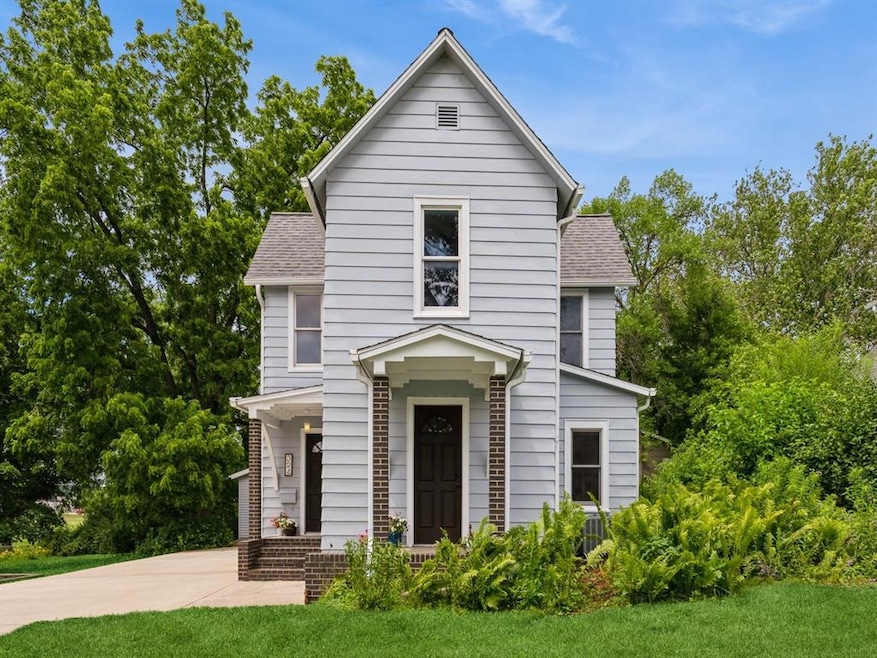 324 9th St, West Des Moines, IA 50265 - photo 1