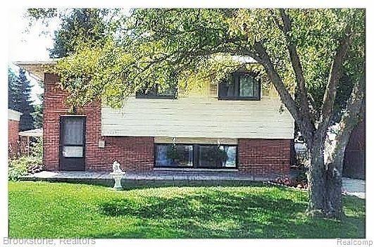 15716 Dugan St, Roseville, MI 48066 - photo 1