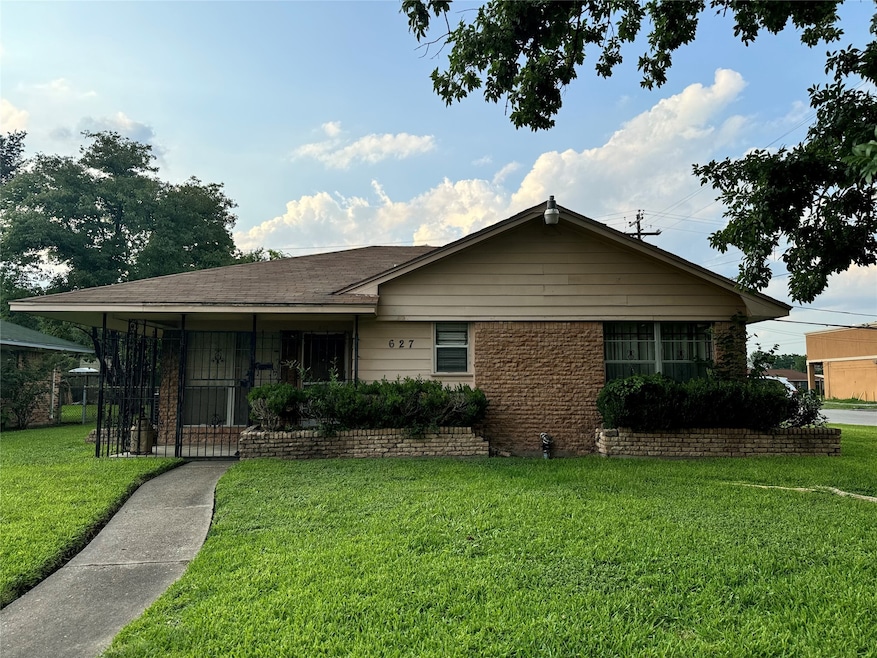 627 Bizerte St, Houston, TX 77022 - photo 1