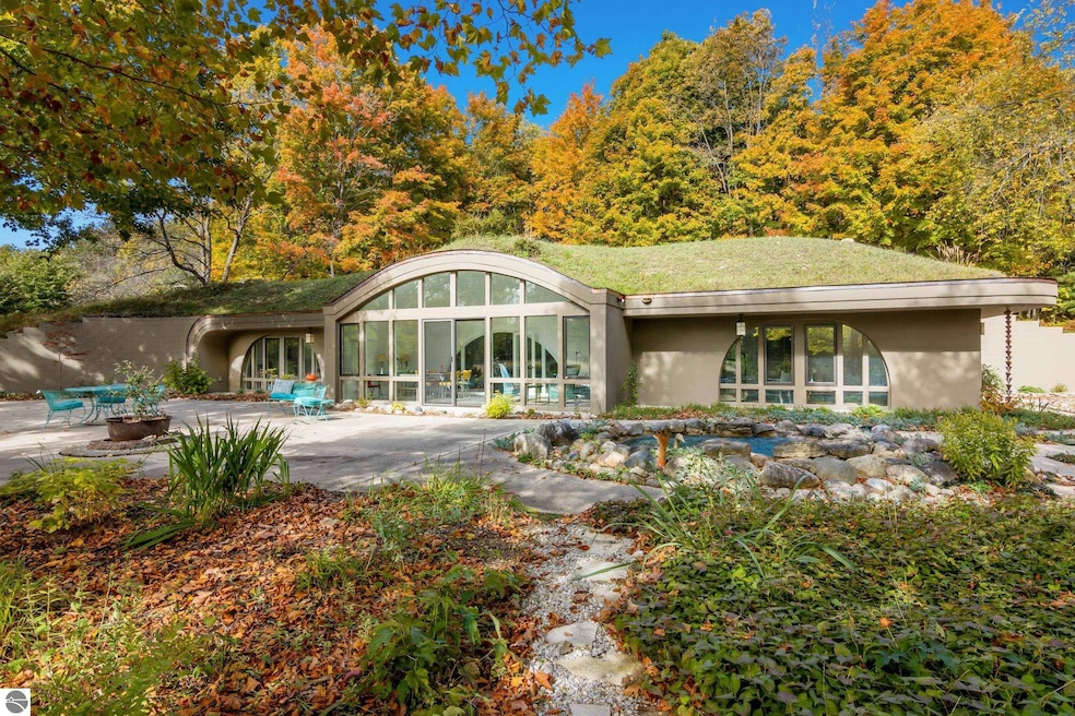 Under Contract $925,000