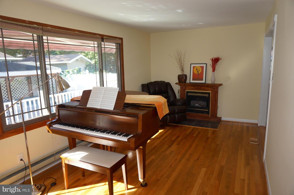 13314 Turkey Branch Pkwy, Rockville, MD 20853 - photo 1