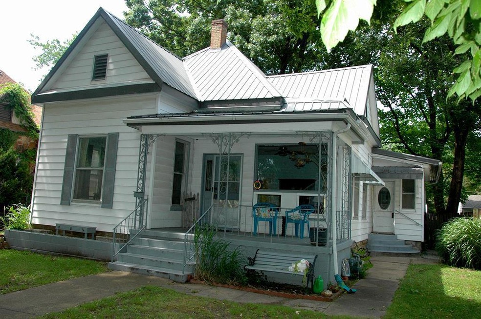 1617 Appleton Ave, Parsons, KS 67357 - photo 1