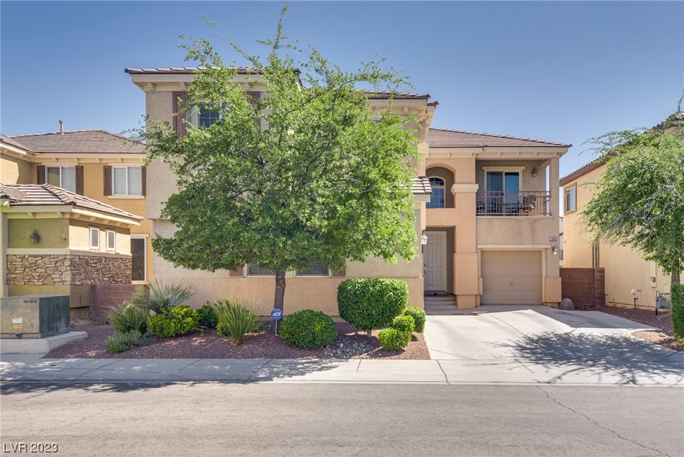 This house has it all! Dual living rooms, 4 bedroo