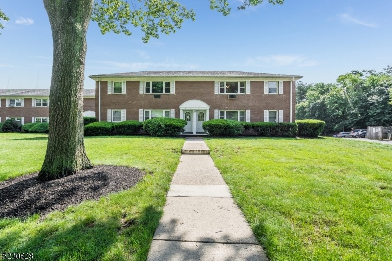 4 Manchester Ct, Wayne, NJ 07470 - photo 1