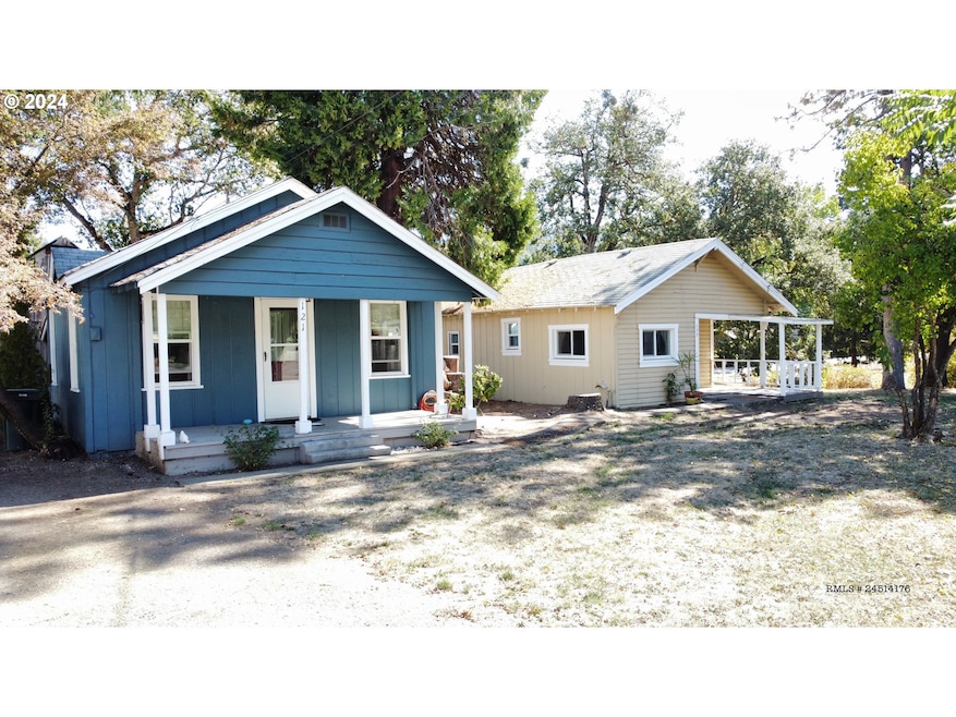 135 Deleane Dr, Canyonville, OR 97417 - photo 1