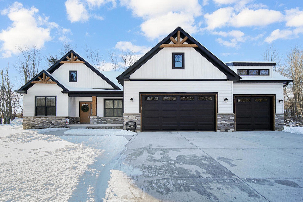 212 N 600 W, Valparaiso, IN 46385 - photo 1