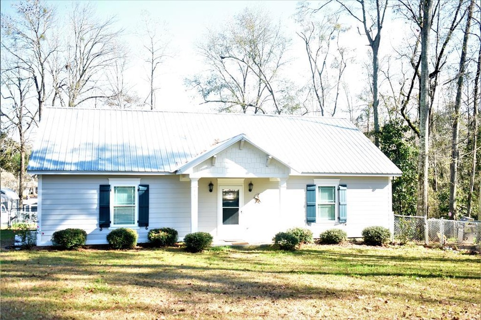 669 Smoak Bridge Cir, Warwick, GA 31796 - photo 1