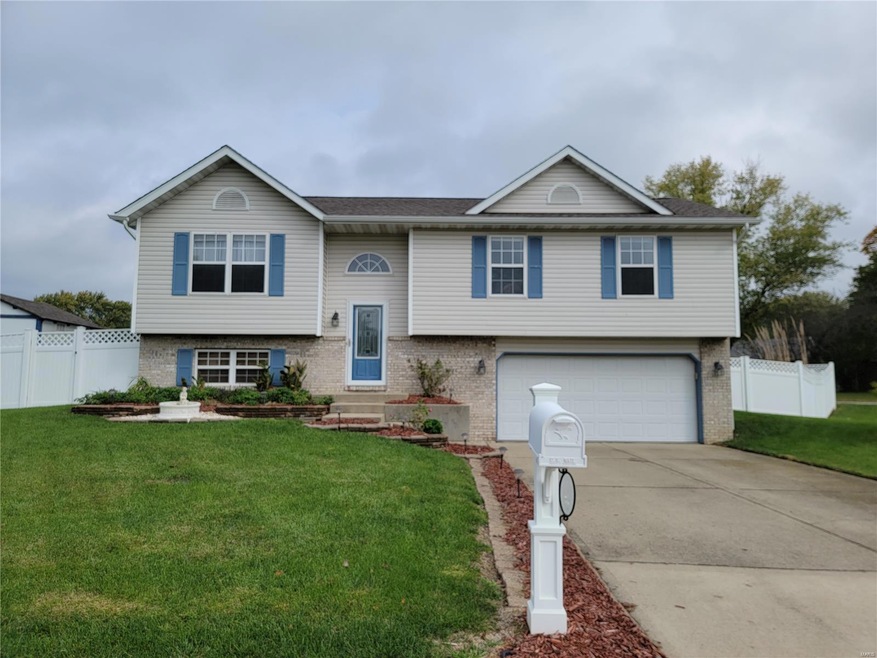 137 Ridge Dr, Maryville, IL 62062 - photo 1