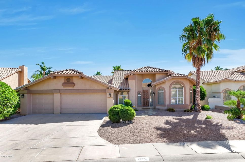 19219 N 88th Ave-large-001-47-Front Exte
