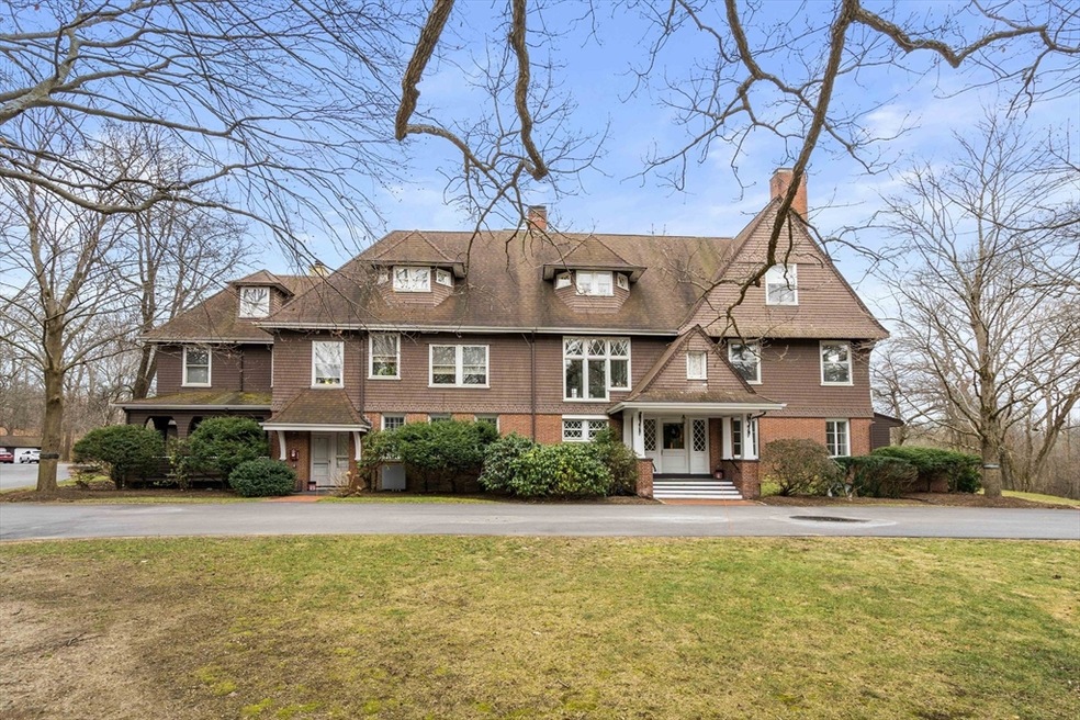 175 Milton St unit 5, Milton, MA 02186 - photo 1