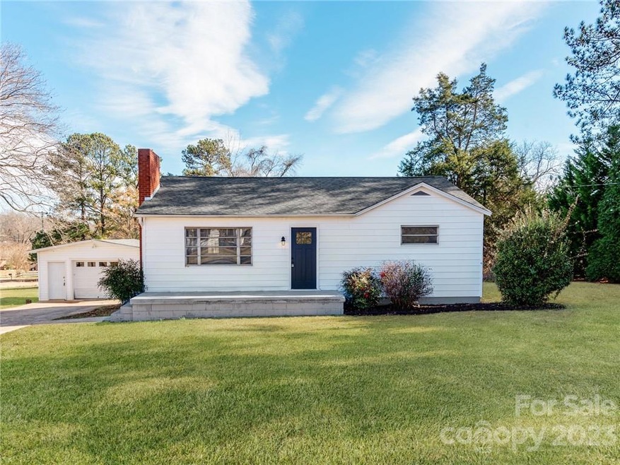 1907 Lynnwood Dr, Statesville, NC 28677 - photo 1