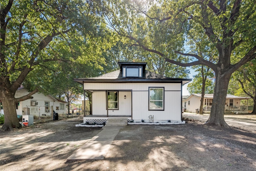 1531 W 6th Ave, Corsicana, TX 75110 - photo 1