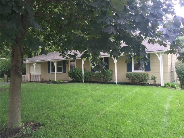 7002 Halsey Dr, Shawnee, KS 66216 - photo 1