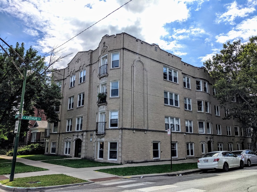 2743 W Arthur Ave unit G, Chicago, IL 60645 - photo 1