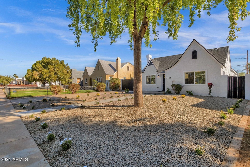 1-web-or-mls-2237-n-mitchell-st