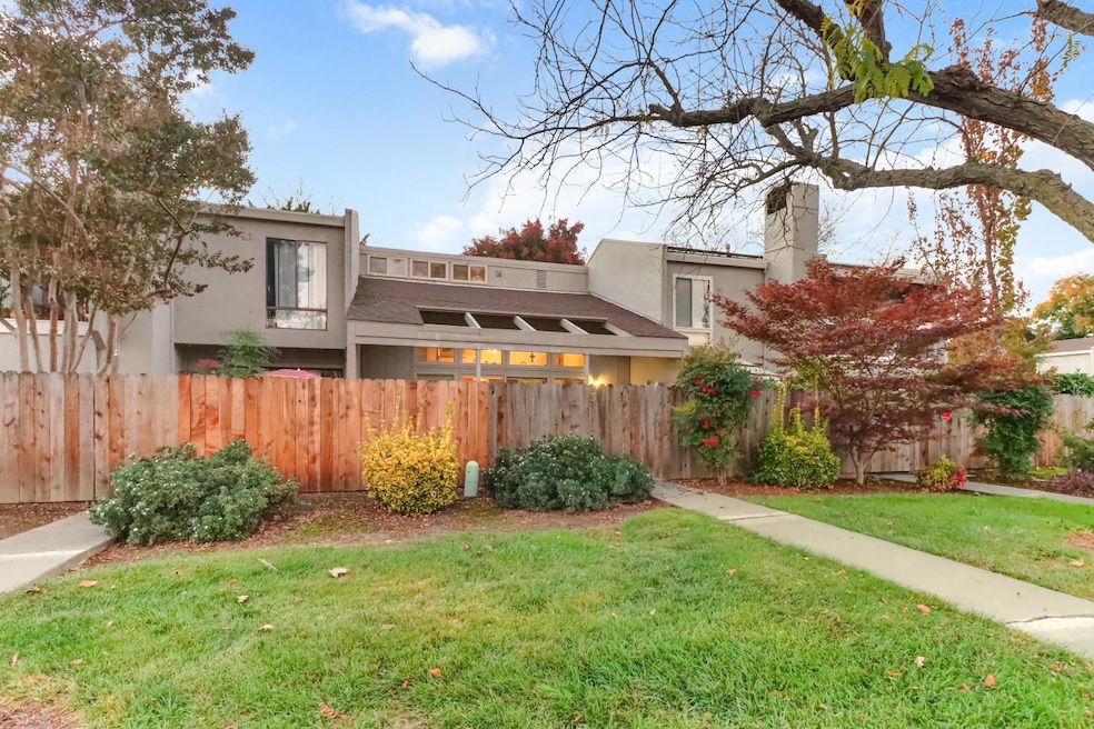 Welcome to 3215 Bermuda Ave #3