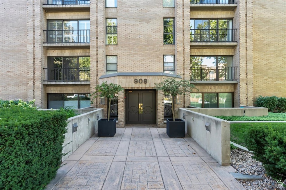 View of apartment building / complex