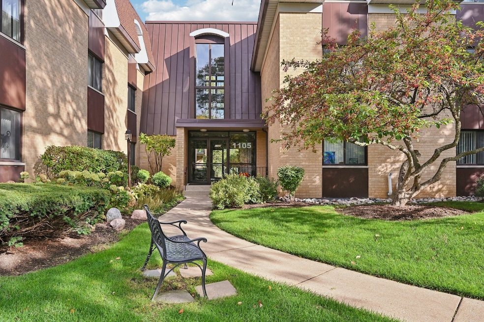 1105 N Mill St unit 224, Naperville, IL 60563 - photo 1