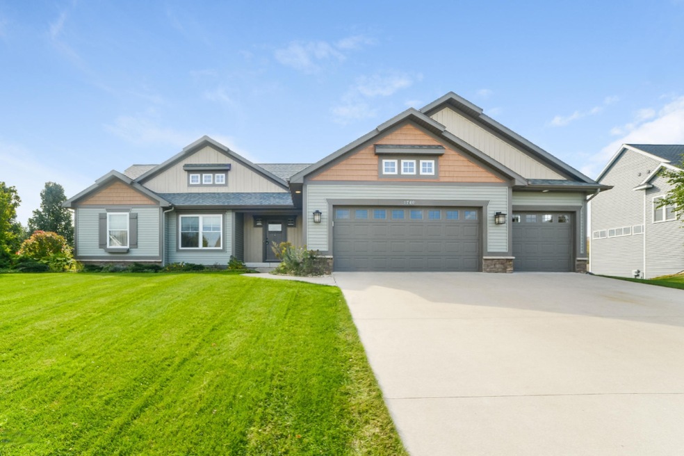 001-Front_View-4870411-medium