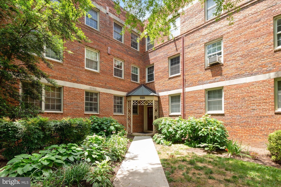 2221 Washington Ave unit 203, Silver Spring, MD 20910 - photo 1