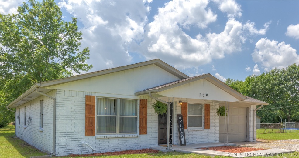 309 N Hickory Ln, Moore, OK 73160 - photo 1