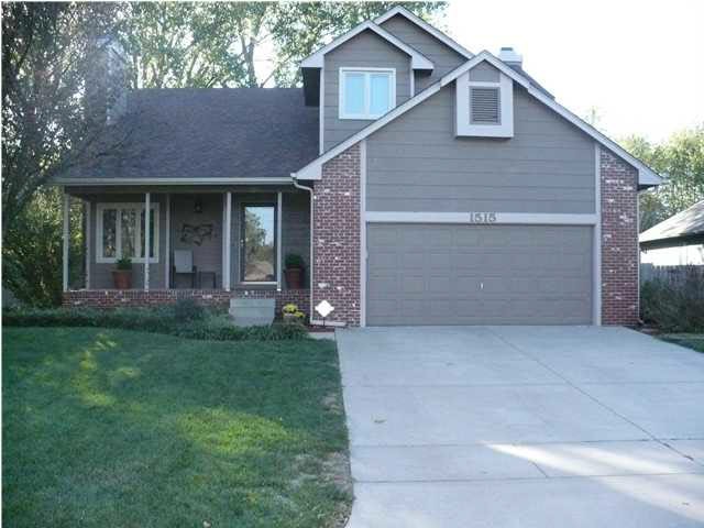 BEAUTIFUL 4 BREDROOM, 3.5 BATH, 2 CAR GARAGE IN SP