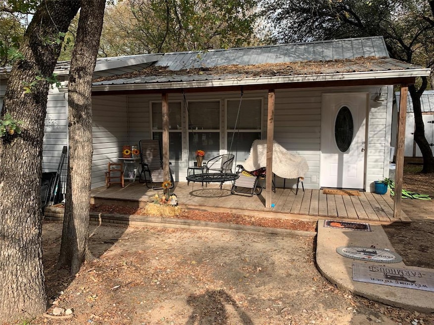 109 Wildwood Ct, Granbury, TX 76049 - photo 1