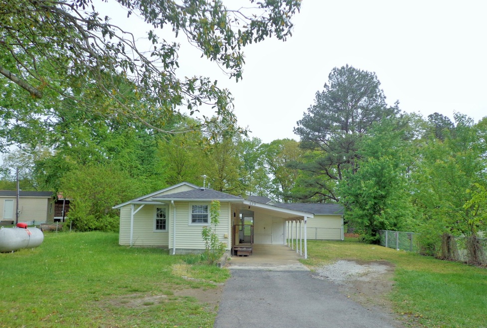 620 Old Stewart Rd, Tennessee Ridge, TN 37178 - photo 1