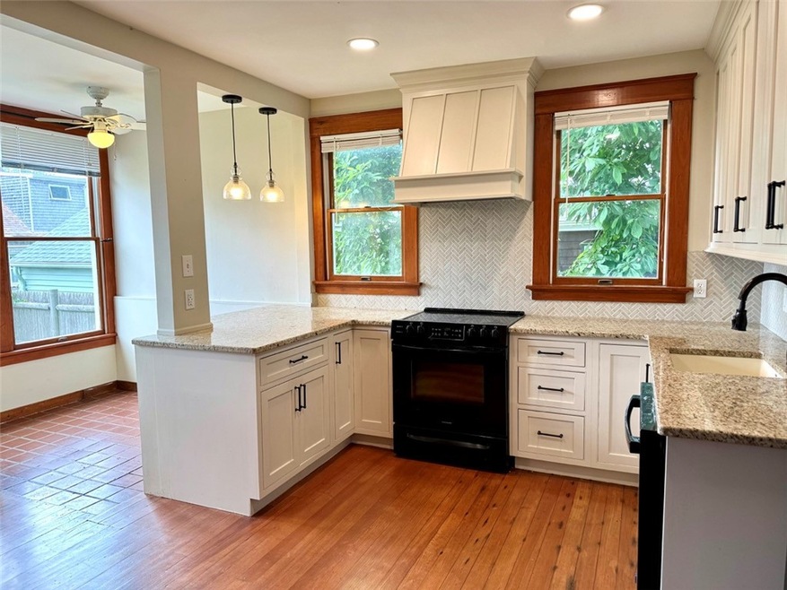 61 E Bowery St unit 2, Newport, RI 02840 - photo 1