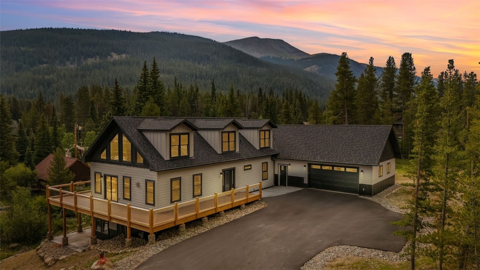 Stunning mountain modern home in Blue River!