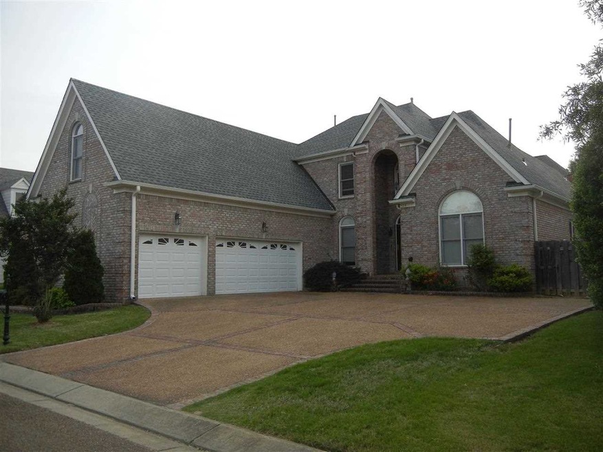 Great Beautifully landscaped home with 3-car garag
