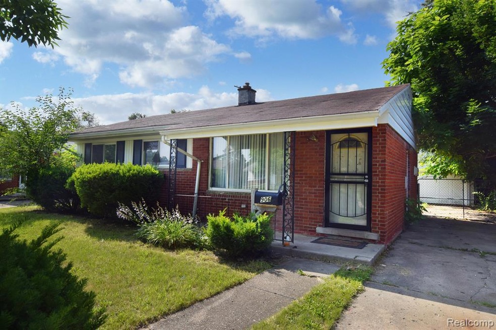 906 Dell Ave, Flint, MI 48507 - photo 1