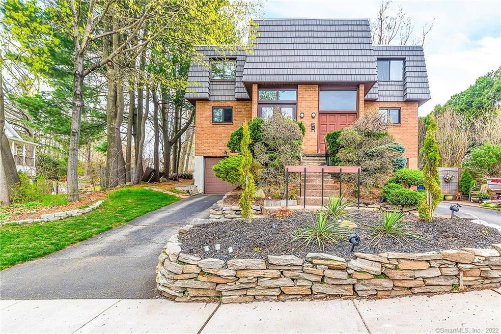 195 Hawthorne St, Manchester, CT 06042 - photo 1