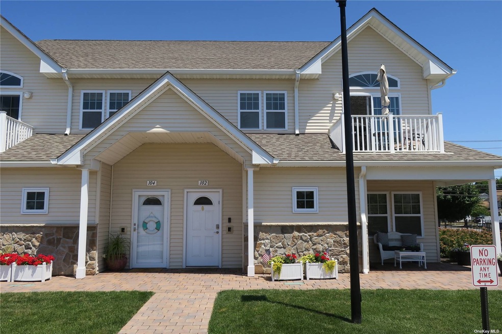 102 Captains Way unit 102, Copiague, NY 11726 - photo 1