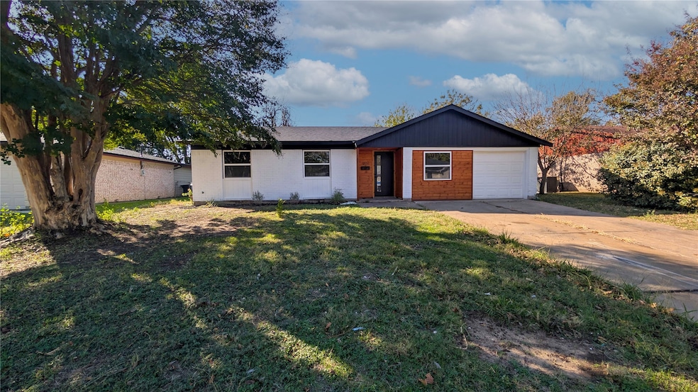 6836 Alma St, Forest Hill, TX 76140 - photo 1