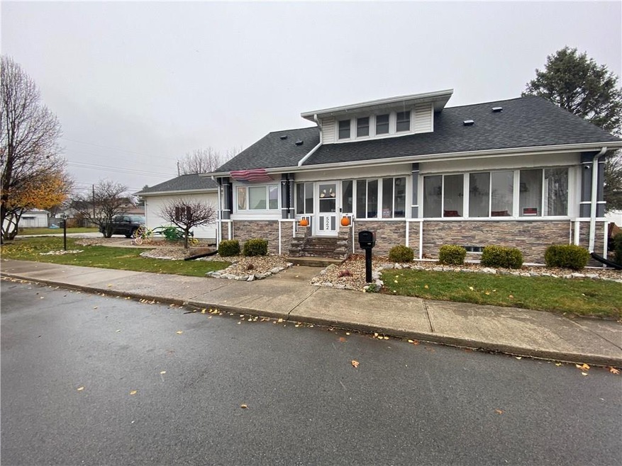 522 E Washington St, Tipton, IN 46072 - photo 1