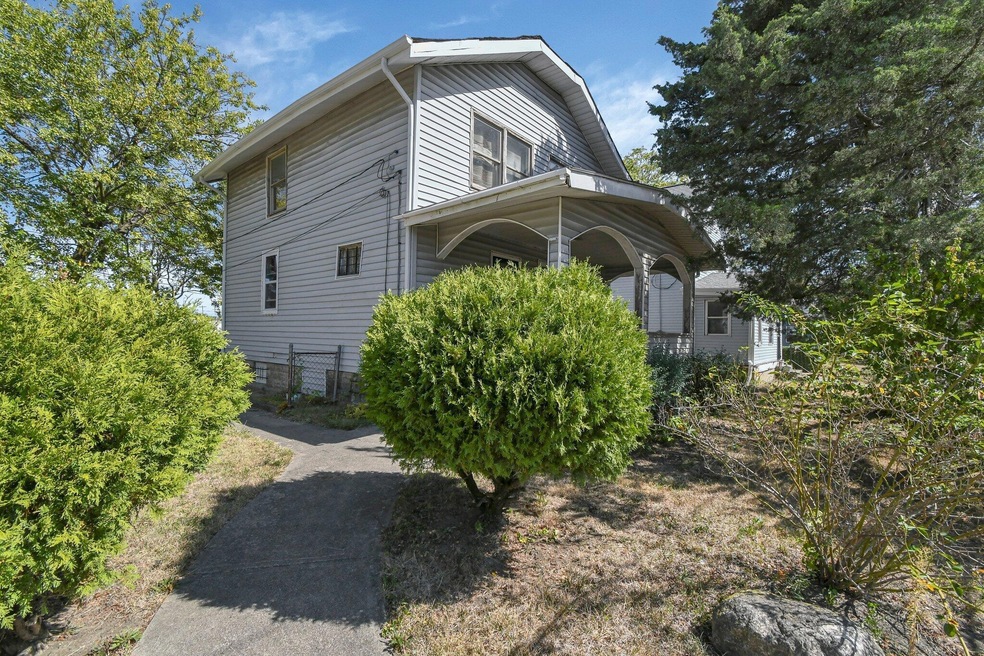 1-web-or-mls-1066-e-12th-ave