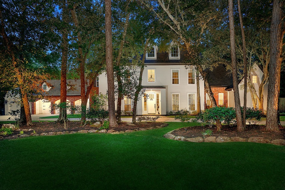 Custom home located on large private lot in Grogans Point