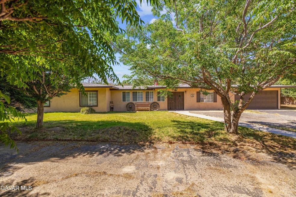 10333 E Avenue R 8, Littlerock, CA 93543 - photo 1