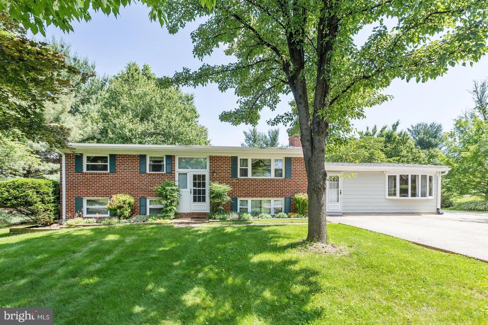 6212 Rolling View Dr, Sykesville, MD 21784 - photo 1